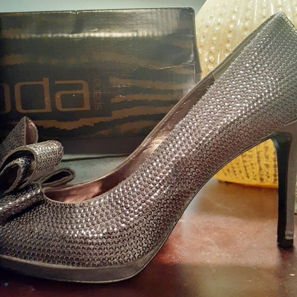 Women's Metallic  Smokey Grey  Ladies Heel barely worn.